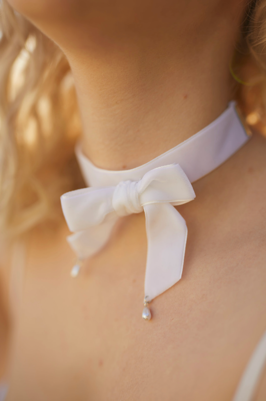 White velvet choker necklace deals
